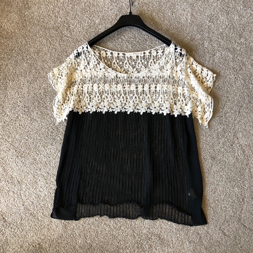 Hem & Thread lace accented top